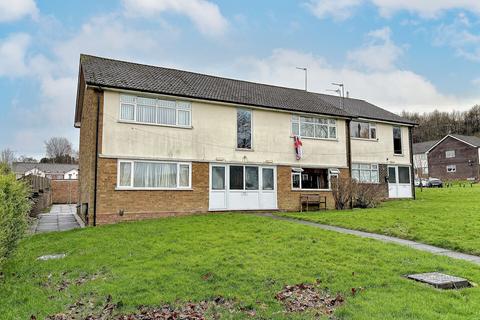 1 bed property, in Sutton Court, £75,000