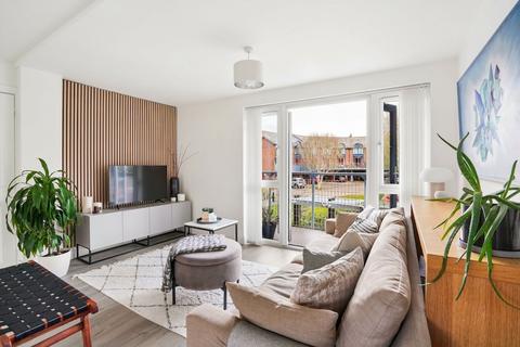 2 bed property, in Alfredston Place, £215,000