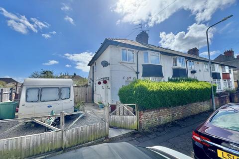1 bed property, in Hawthorn Road East, £125,000