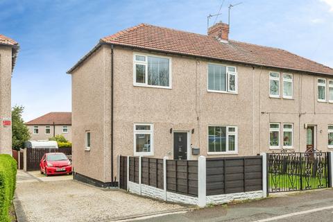 3 bed property, in Snapethorpe Road, £140,000