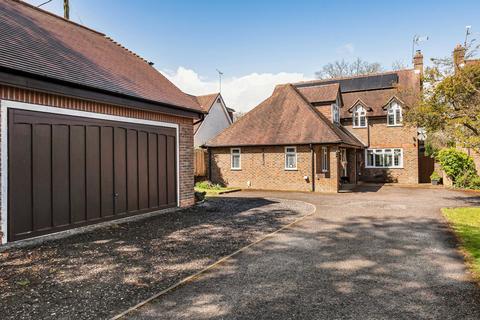 6 bed property, in The Shrave, £750,000