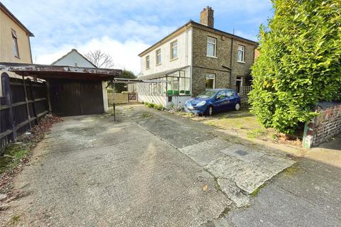 5 bed property, in Great Gardens Road, £650,000