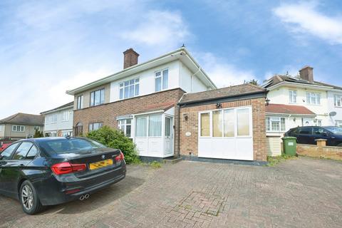 3 bed property, in Ash Close, £550,000