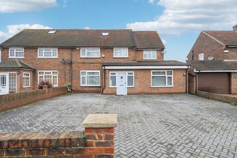 6 bed property, in High Street, £975,000