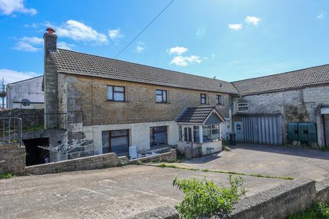 4 bed property, in Eastbourne Road, £300,000