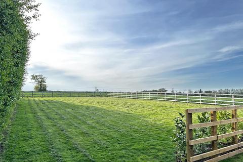 4 bed property, in Building Plot w/ Full Planning Permission, £225,000