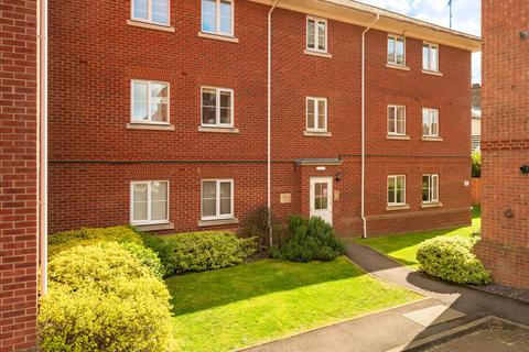 2 bed property, in Thornycroft Close, £220,000