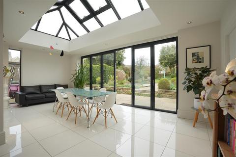 5 bed property, in Kenwood Road, £1,500,000