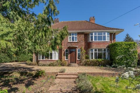 4 bed property, in Yaxham Road, £900,000