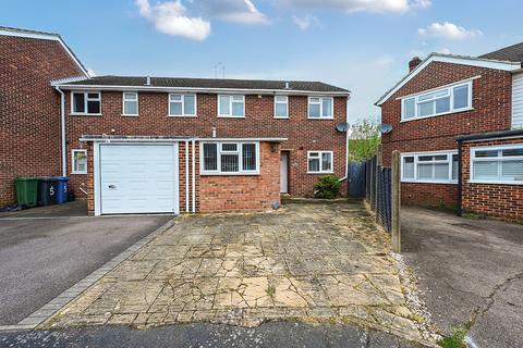 4 bed property, in Romsey Close, £450,000