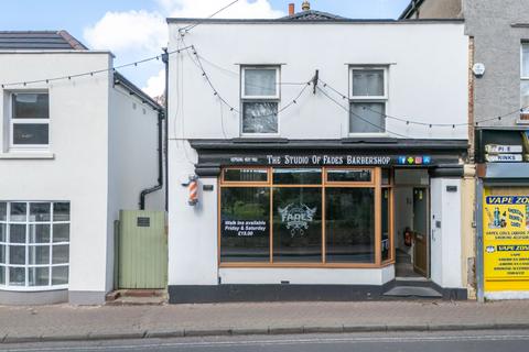 1 bed property, in High Street, £299,950