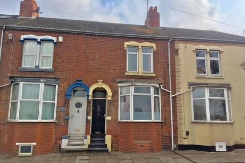 3 bed property, in St. Andrews Road, £199,995