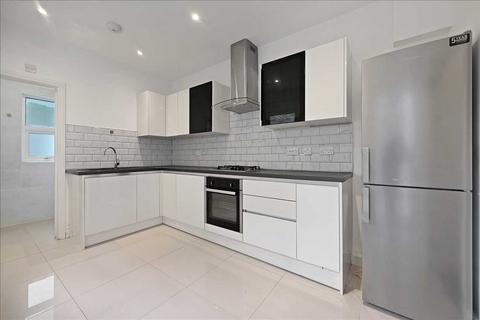 3 bed property, in Maybury Street, £825,000