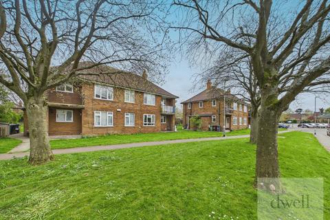 2 bed property, in Old Farm Parade, £135,000