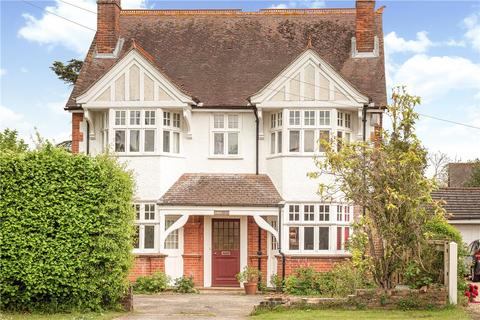 4 bed property, in Reading Road, £950,000