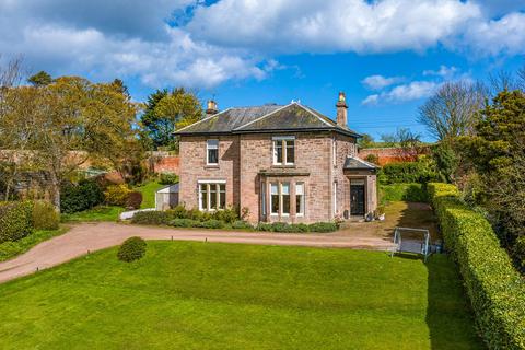 6 bed property, in Castle Terrace, £975,000