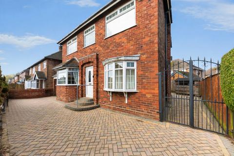 3 bed property, in Canterbury Drive, £175,000
