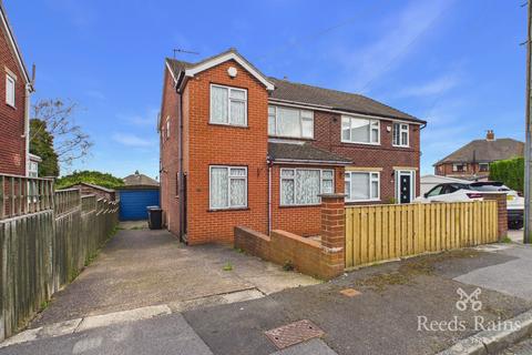 3 bed property, in Highfield View, £320,000