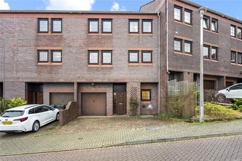 5 bed property, in 83 Orchard Brae Avenue, £620,000