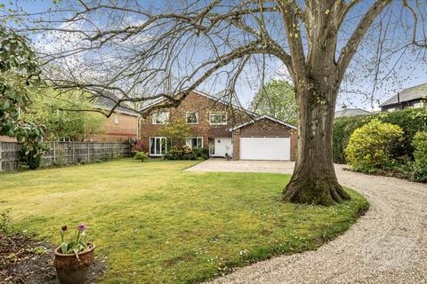 4 bed property, in Glaziers Lane, £850,000