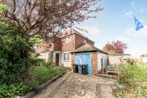 3 bed property, in Shrub Lane, £325,000