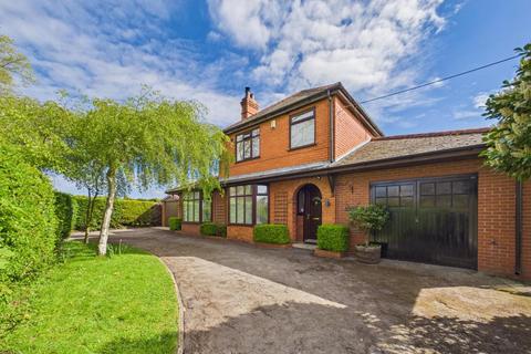 4 bed property, in Fosse Lane, £575,000