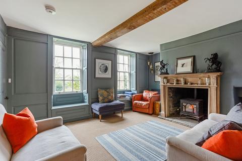 5 bed property, in Main Road, £1,100,000