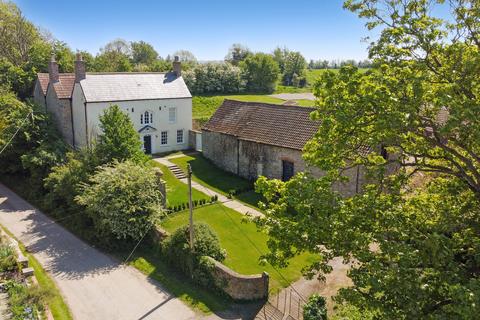 5 bed property, in Main Road, £1,100,000