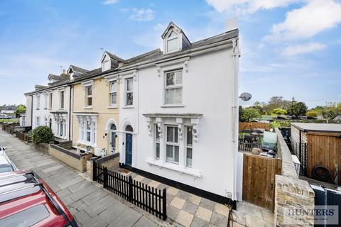 4 bed property, in Miskin Road, £475,000