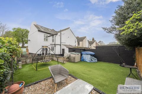 4 bed property, in Miskin Road, £450,000