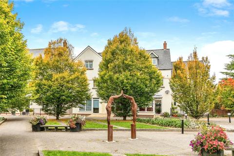 2 bed property, in Lapwing Close, £180,000