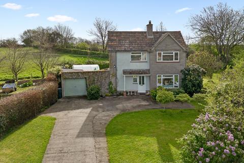 3 bed property, in Henley, £475,000
