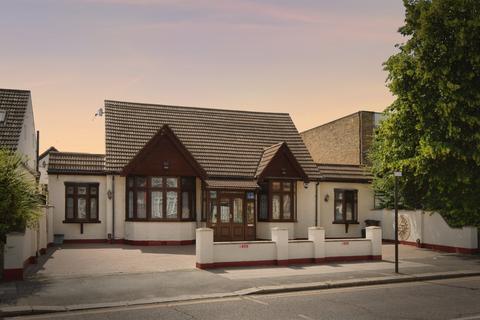 6 bed property, in Goodmayes Lane, £800,000
