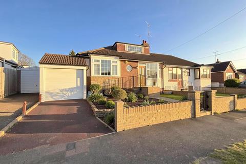 2 bed property, in Grasmere Avenue, £300,000