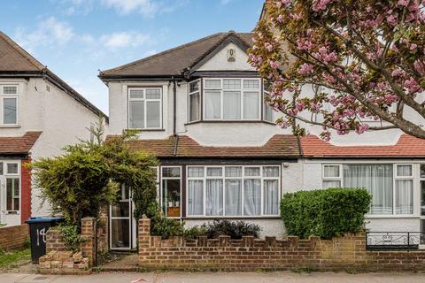 3 bed property, in Sandfield Gardens, £475,000
