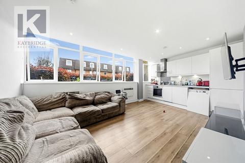 1 bed property, in East Street, £225,000
