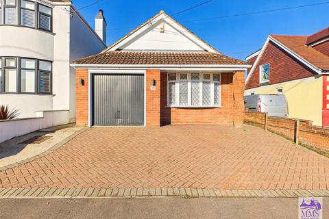 4 bed property, in Lynors Avenue, £550,000
