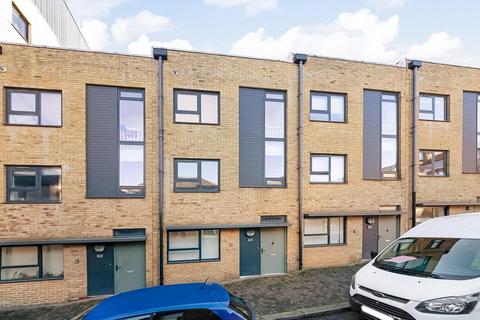 4 bed property, in Dartmouth Place, £650,000