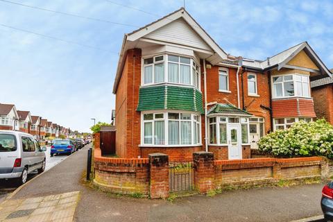 3 bed property, in Twyford Avenue, £450,000