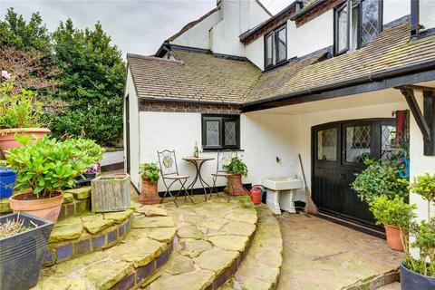 4 bed property, in Bridgnorth Road, £600,000