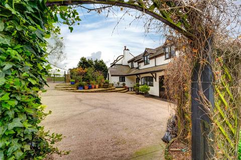 4 bed property, in Bridgnorth Road, £600,000