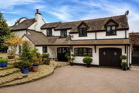 4 bed property, in Bridgnorth Road, £600,000