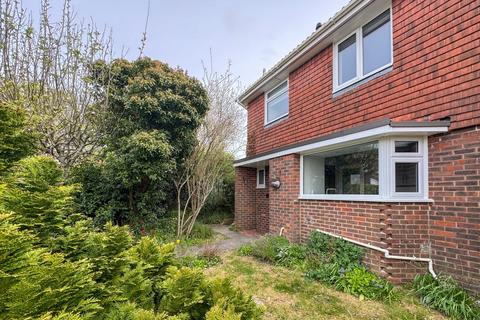 3 bed property, in Hasted Drive, £430,000
