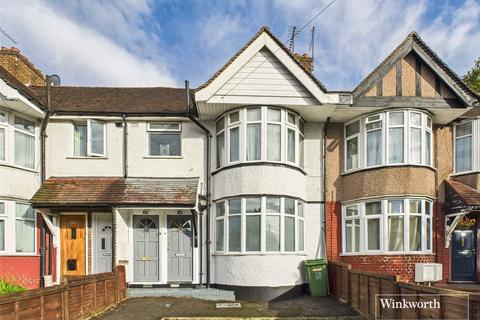 1 bed property, in Braemar Avenue, £250,000