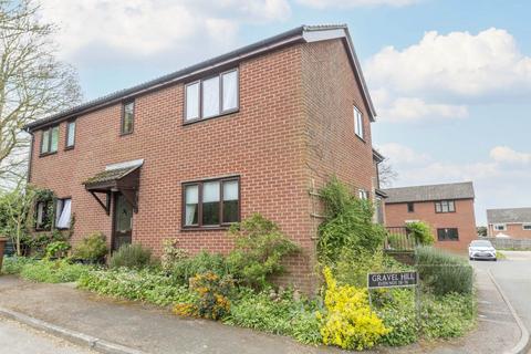 1 bed property, in Gravel Hill, £95,000