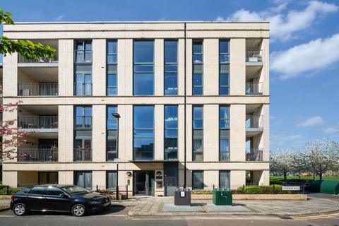 2 bed property, in Eythorne Road, £515,000