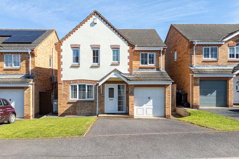 4 bed property, in Sapphire Close, £350,000