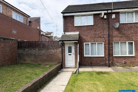 2 bed property, in Whitwell Close, £95,000