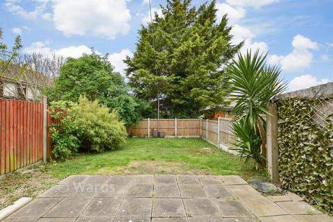 3 bed property, in Balcomb Crescent, £250,000