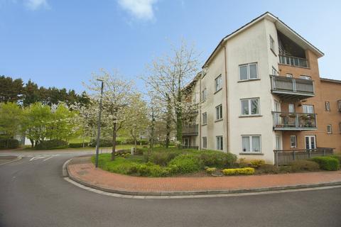 2 bed property, in Grangemoor Court, £120,000